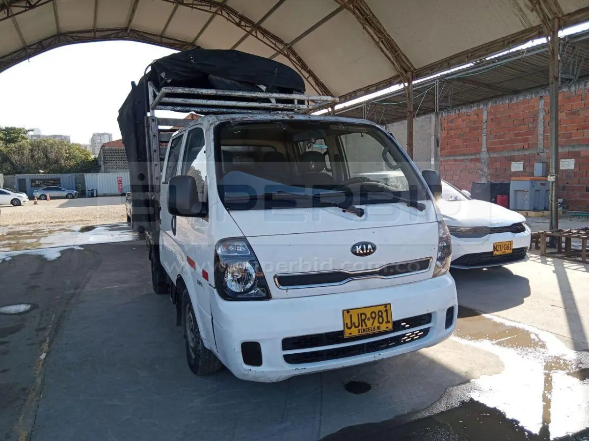 KIA K 2500 DOBLE CABINA 4X2 A/C 2497 CC MOD. 2016, PLACA: JJR981 Ubic.: BARRANQUILLA — imagen 3 de 8