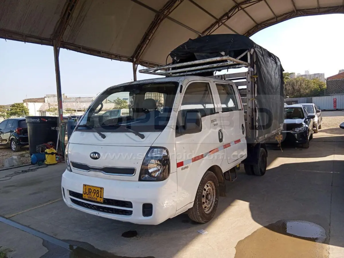 KIA K 2500 DOBLE CABINA 4X2 A/C 2497 CC MOD. 2016, PLACA: JJR981 Ubic.: BARRANQUILLA — imagen 4 de 8
