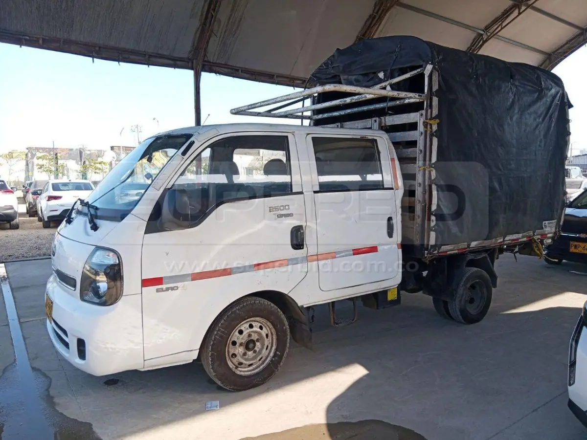 KIA K 2500 DOBLE CABINA 4X2 A/C 2497 CC MOD. 2016, PLACA: JJR981 Ubic.: BARRANQUILLA — imagen 5 de 8