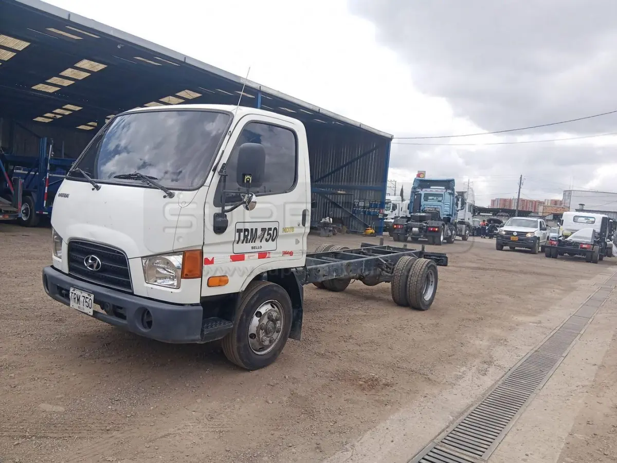HYUNDAI HD-78 3900 CC MOD. 2015, RP#1 PLACA: TRM750 Ubic.: BOGOTÁ — imagen 4 de 8