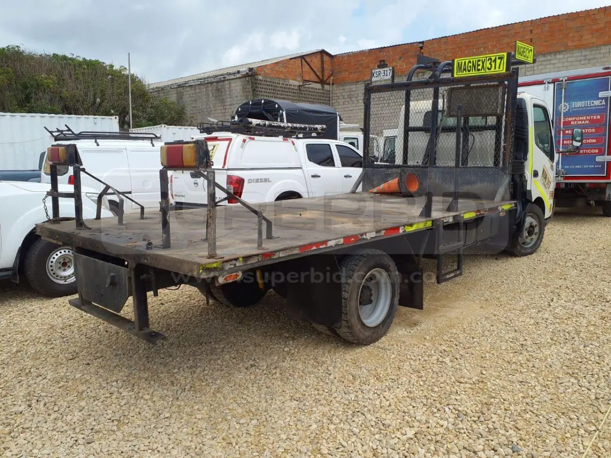 HINO DUTRO TURBO 4099 CC MOD. 2022, RP#1 PLACA: KSR317 Ubic.: BARRANQUILLA — imagen 6 de 8
