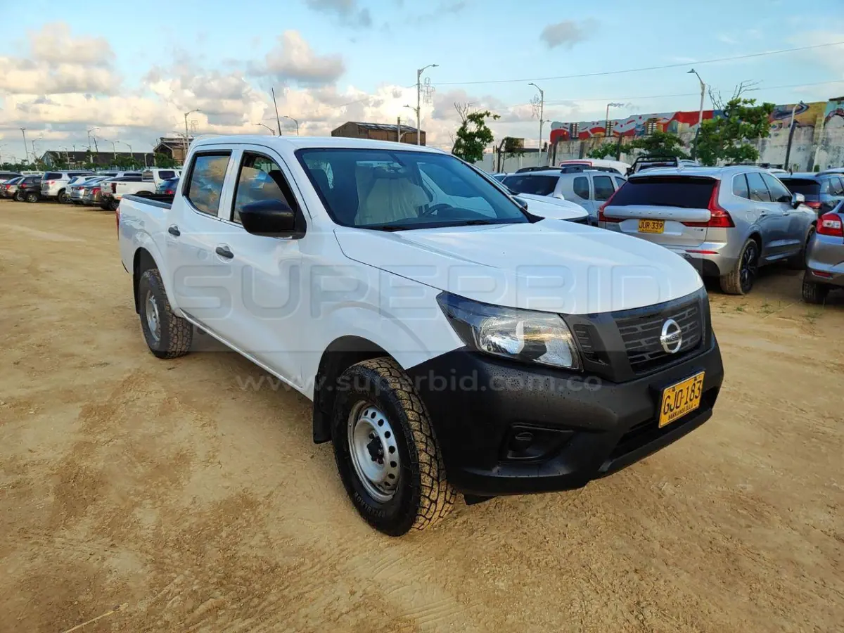 NISSAN FRONTIER NP300 2.5 GASOLINA 4X2 DC A/A 2500 CC MOD. 2020, RP#6 PLACA: GJO183 Ubic.: BARRANQUILLA — imagen 2 de 8