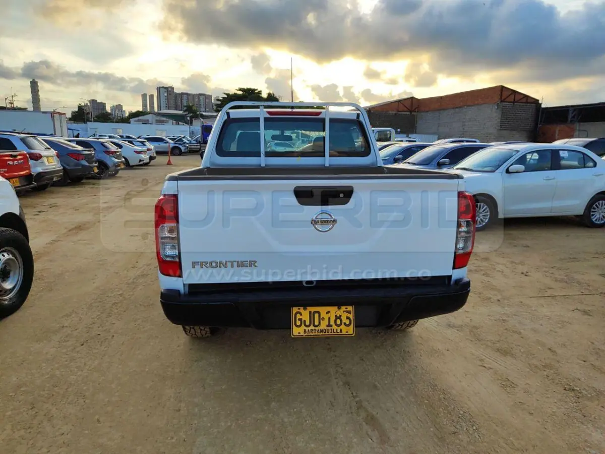 NISSAN FRONTIER NP300 2.5 GASOLINA 4X2 DC A/A 2500 CC MOD. 2020, RP#6 PLACA: GJO183 Ubic.: BARRANQUILLA — imagen 7 de 8
