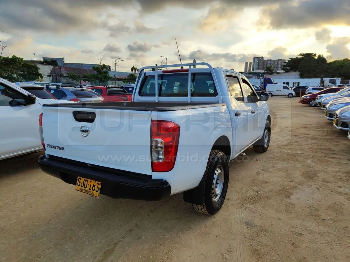 NISSAN FRONTIER NP300 2.5 GASOLINA 4X2 DC A/A 2500 CC MOD. 2020, RP#6 PLACA: GJO183 Ubic.: BARRANQUILLA — imagen 8 de 8