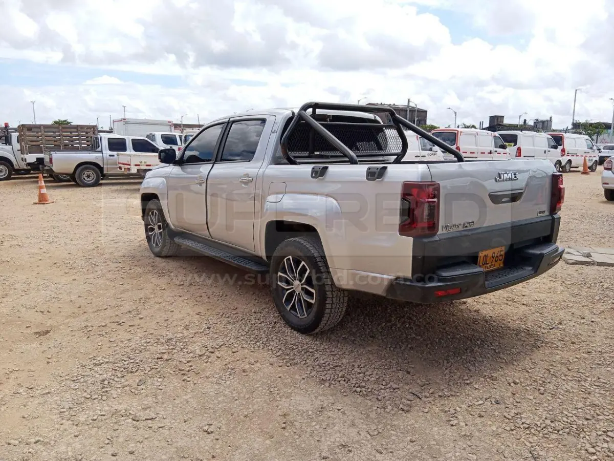 JMC VIGUS PLUS 2.4 TURBODIESEL 4X4 MT 2402 CC MOD. 2023, RP#5 PLACA: LQL965 Ubic.: BARRANQUILLA — imagen 6 de 8