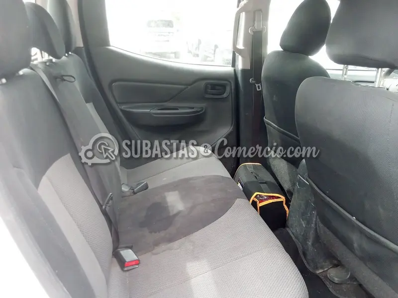Mitsubishi L200 glx 2.5 diesel 4x4 dc mt - 2023 - 831 - Cali — imagen 4 de 8