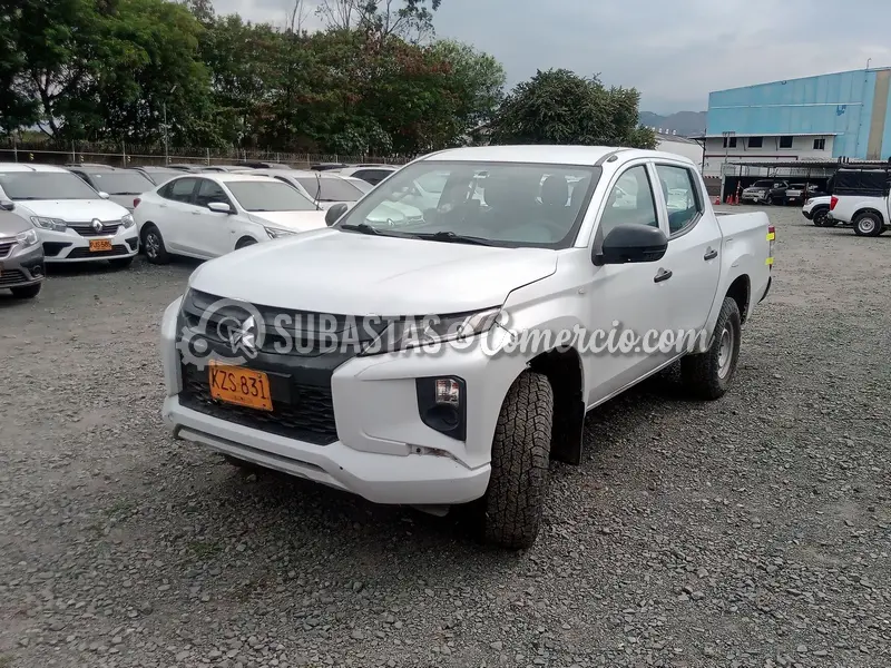 Mitsubishi L200 glx 2.5 diesel 4x4 dc mt - 2023 - 831 - Cali — imagen 7 de 8