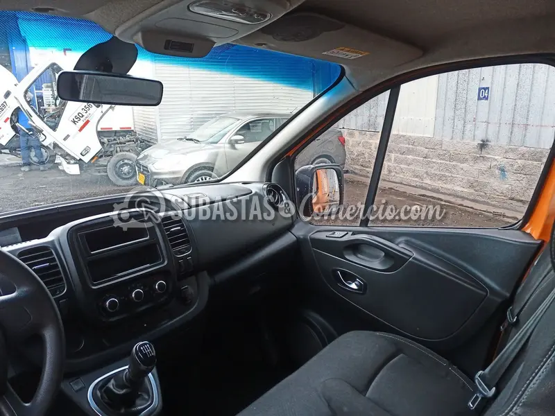 Renault Trafic techo alto 1.6 diesel - 2022 - 320 - Bogotá — imagen 3 de 8