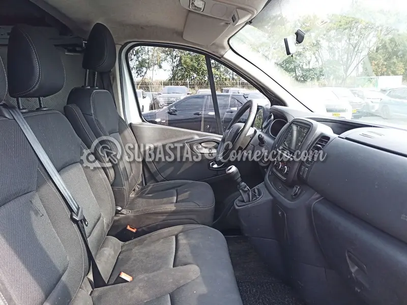 Renault Trafic techo alto 1.6 diesel - 2022 - 358 - Cali — imagen 3 de 8