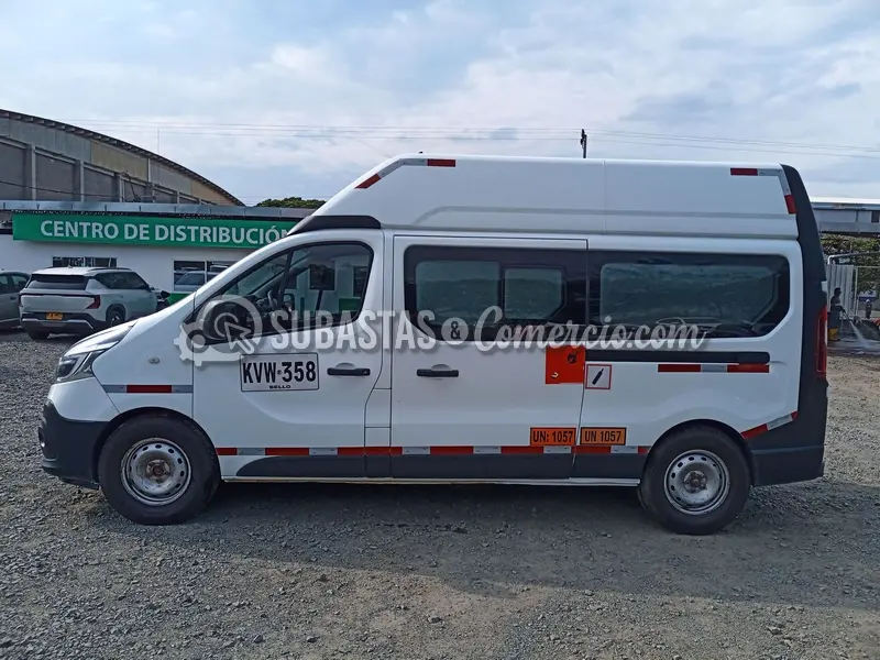 Renault Trafic techo alto 1.6 diesel - 2022 - 358 - Cali — imagen 8 de 8