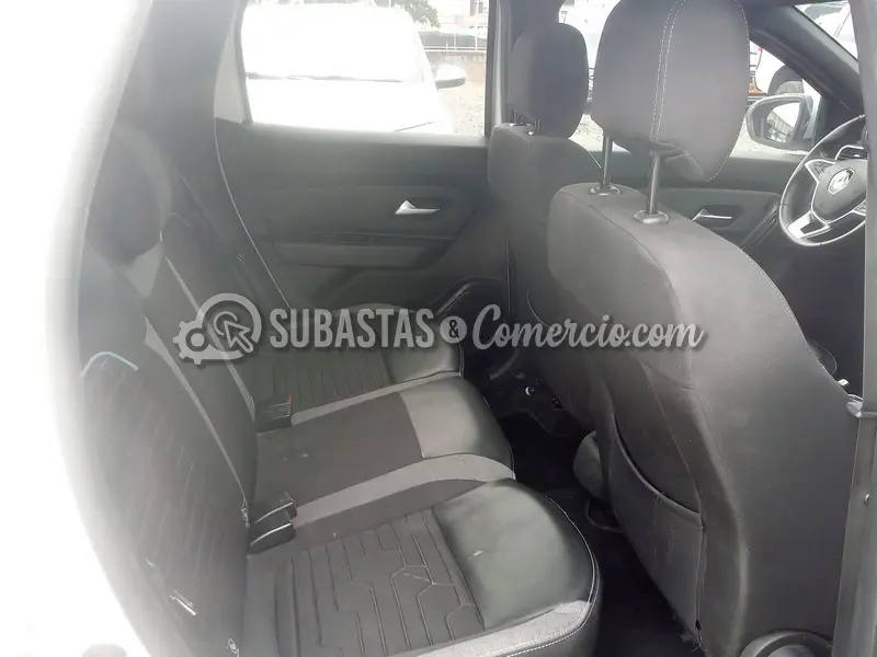 Renault Duster iconic 1.3t cvt - 2023 - 273 - Cali — imagen 4 de 8