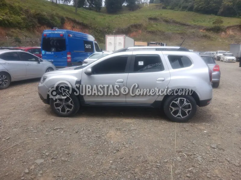 Renault Nueva duster intens 1.3t 4x4 mt - 2023 - 948 - Caldas — imagen 8 de 8