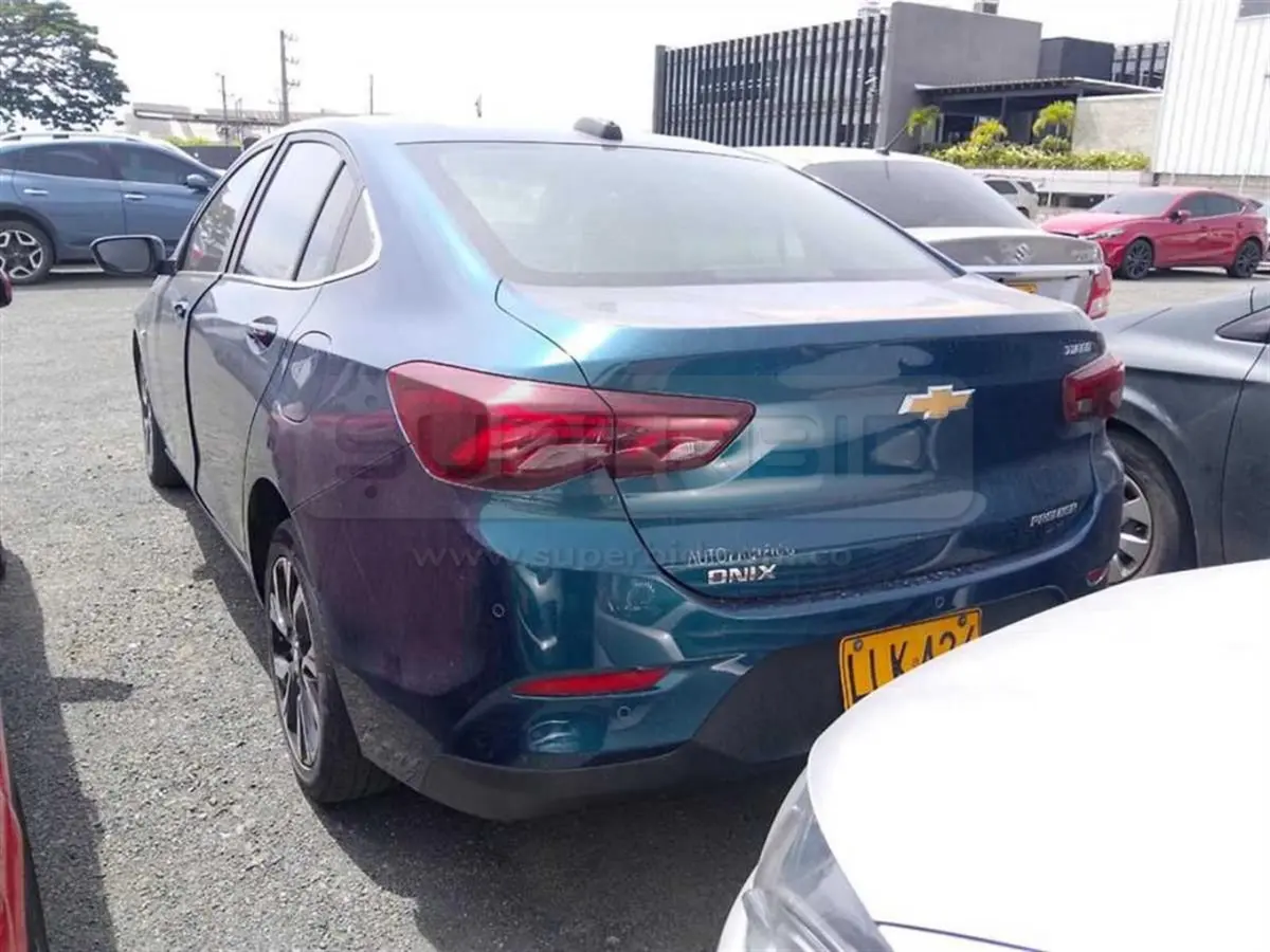 CHEVROLET ONIX PREMIER T 4P 6AB ABS TP 1000 CC MOD. 2023, PLACA: LLK426 Ubic.: YUMBO VALLE, VALLE DEL CAUCA — imagen 6 de 8