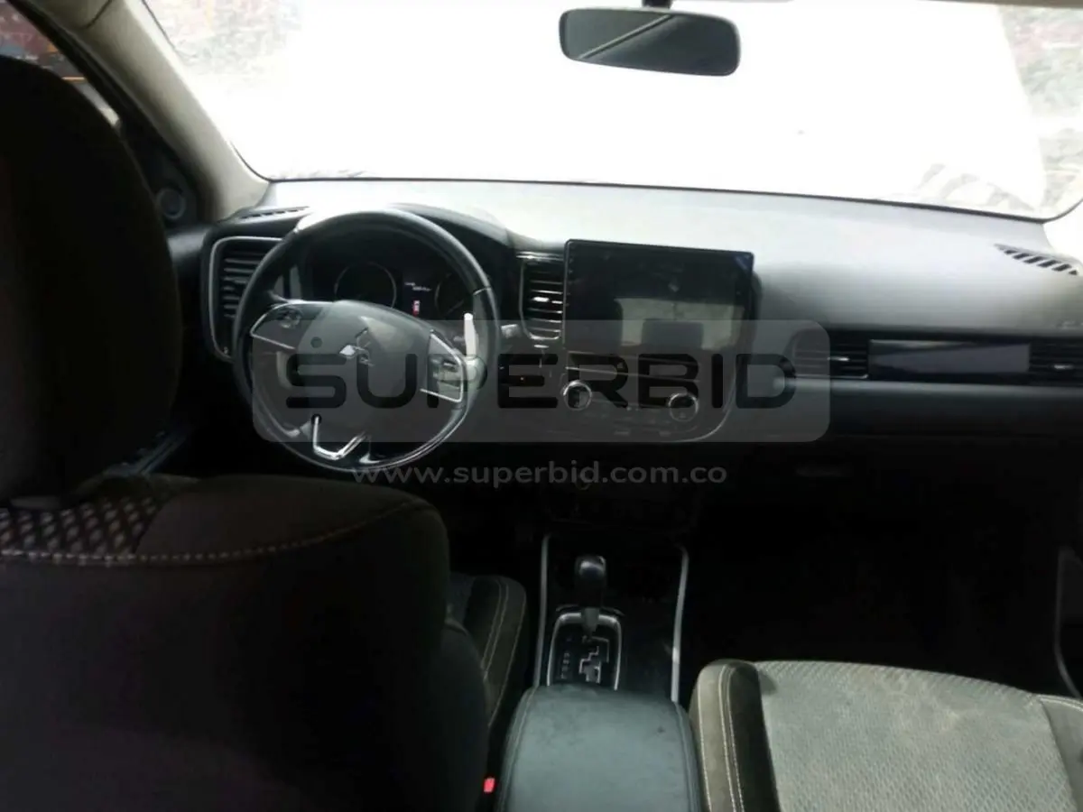 MITSUBISHI OUTLANDER [3] [FL] KAITEKI 4X4 7PSJ 2AB AT 2360 CC MOD. 2020, RP#1 PLACA: GTL764 Ubic.: CALI, VALLE DEL CAUCA — imagen 6 de 6