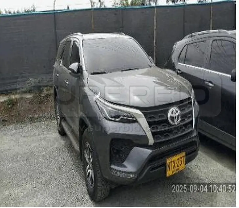 TOYOTA FORTUNER 2393 CC MOD. 2024, PLACA: 7 Ubic.: YUMBO — imagen 2 de 5