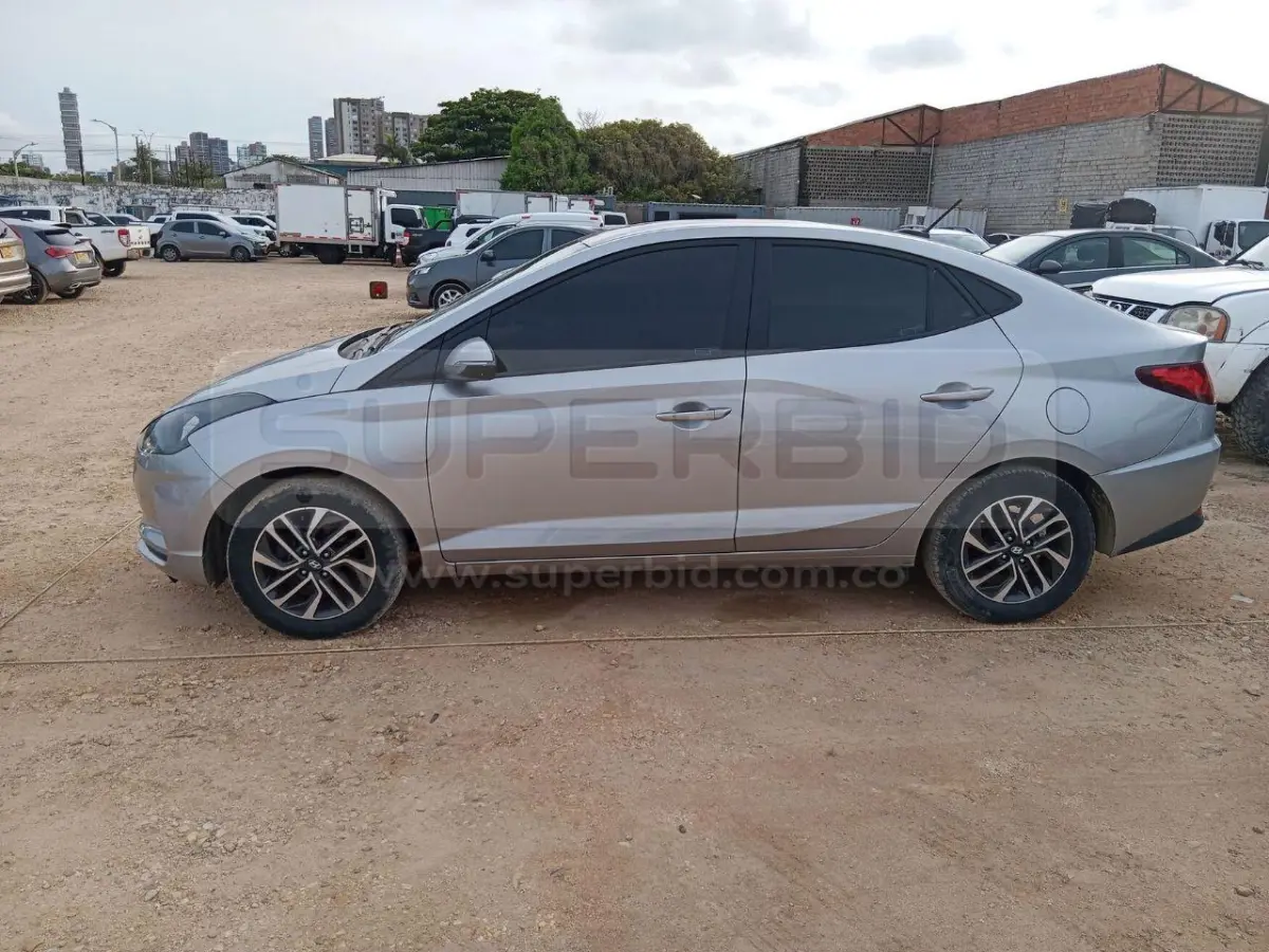 HYUNDAI ACCENT - ADVANCE AT + RIN BITONO 1591 CC MOD. 2023, PLACA: LHV161 Ubic.: BARRANQUILLA — imagen 5 de 8