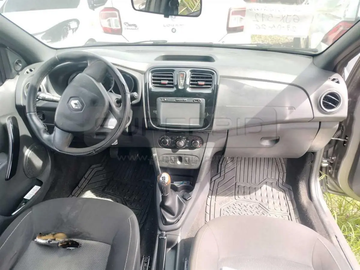RENAULT LOGAN EXPRESSION LIFE AA 8V 2AB ABS MT 1598 CC MOD. 2020, PLACA: GJX572 Ubic.: PEREIRA, RISARALDA — imagen 7 de 8