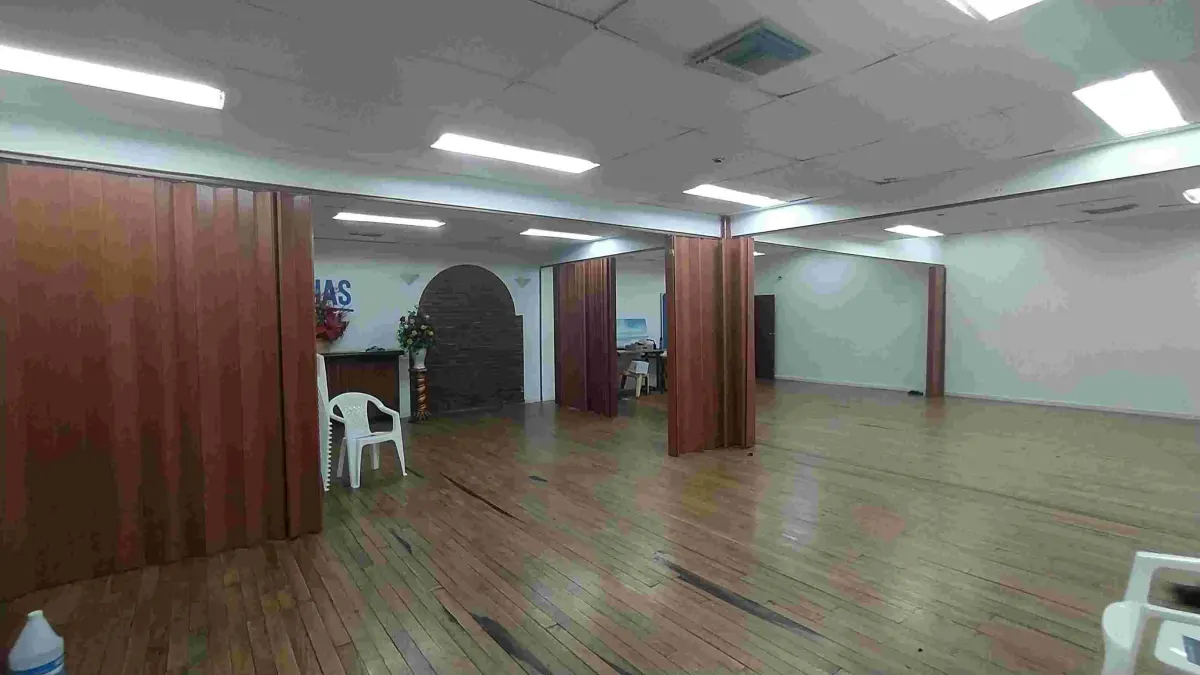 Local — imagen 11 de 16