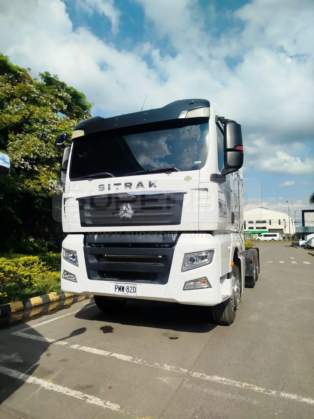 TRACTOCAMION SINOTRUCK ZZ4256V384HE1CB GNV MT 12419 CC, MOD. 2023, RP#2 PLACA: PMW820 Ubic.: CALI -YUMBO — imagen 2 de 5