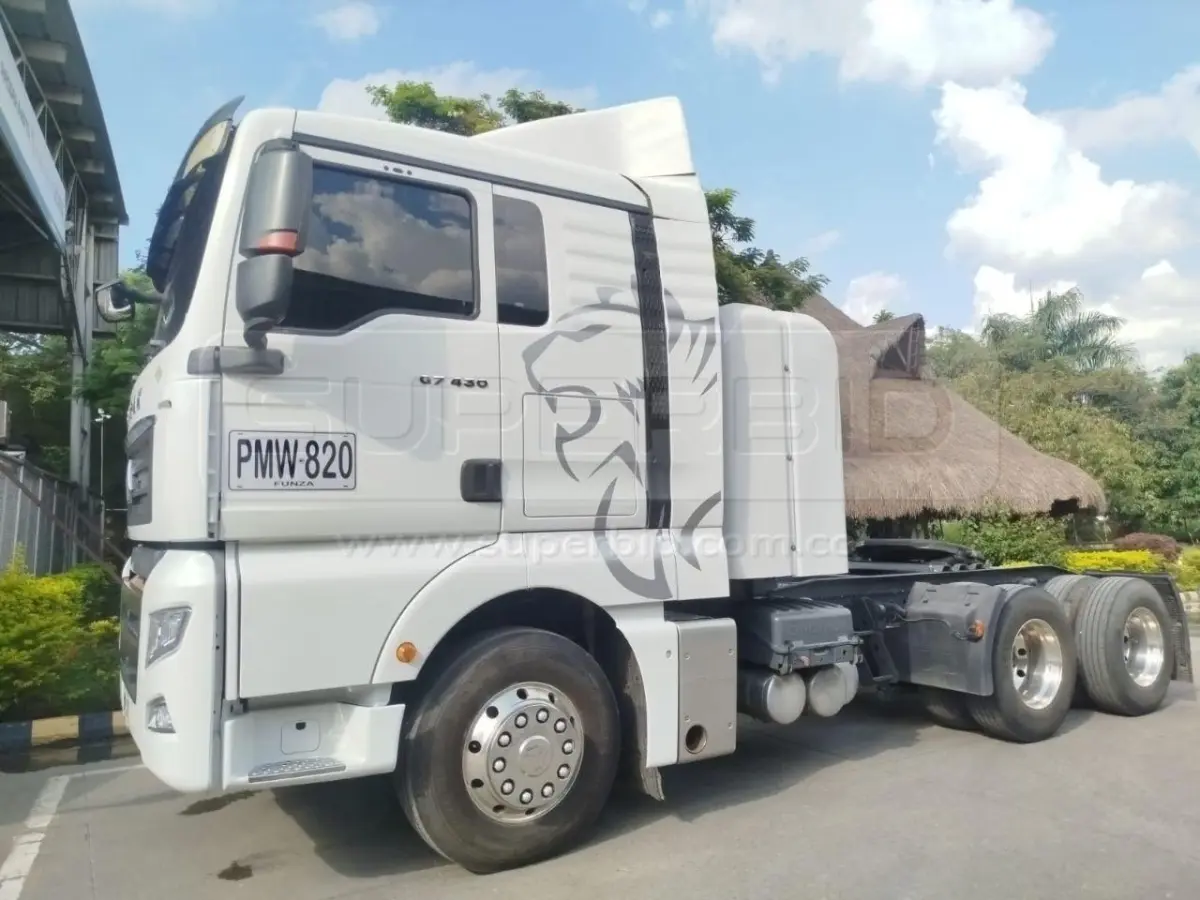TRACTOCAMION SINOTRUCK ZZ4256V384HE1CB GNV MT 12419 CC, MOD. 2023, RP#2 PLACA: PMW820 Ubic.: CALI -YUMBO — imagen 3 de 5