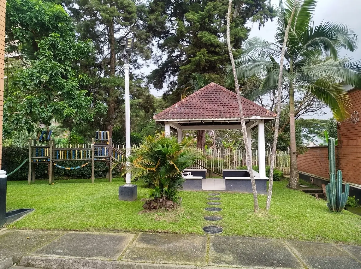 Casa en venta - Medellin, Antioquia — imagen 2 de 7